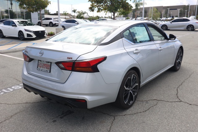 2023 Nissan Altima 2.5 SR photo 3