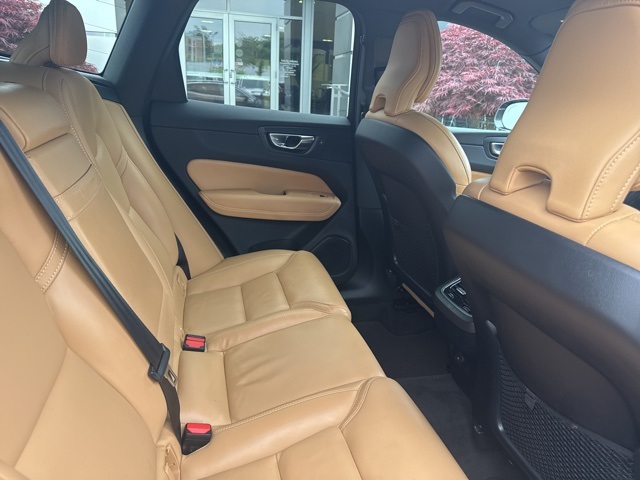 2022 Volvo XC60 B5 Inscription photo 27
