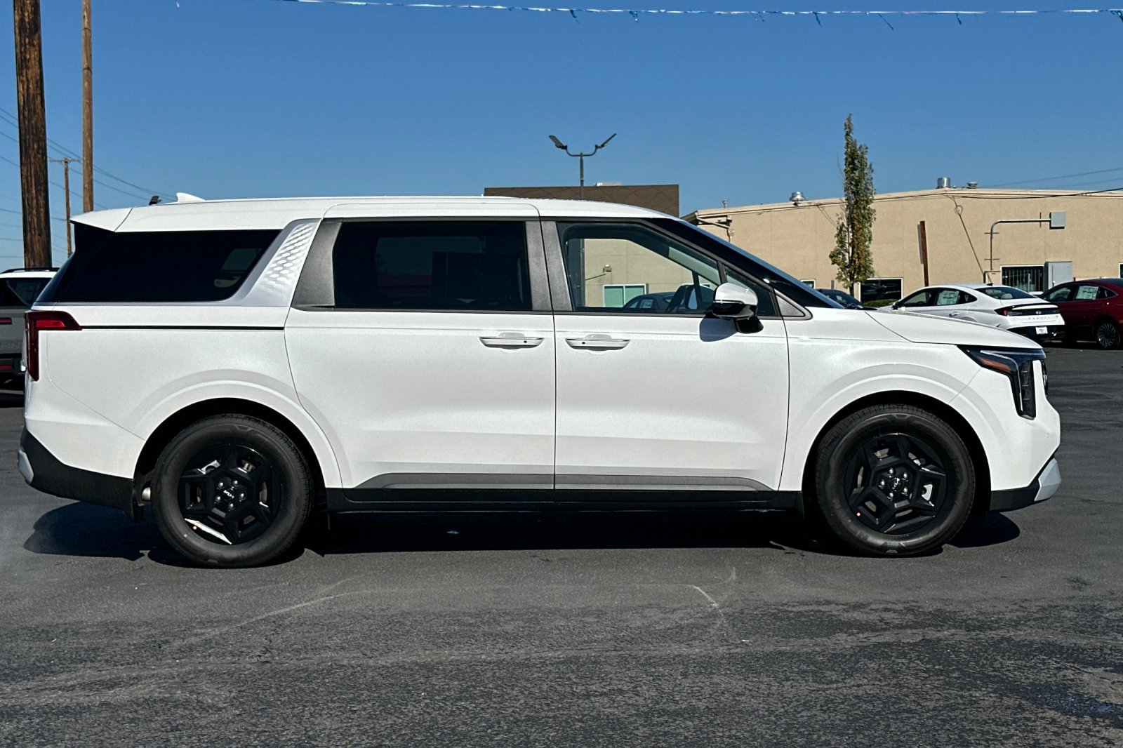 2026 Kia Carnival LX photo 3