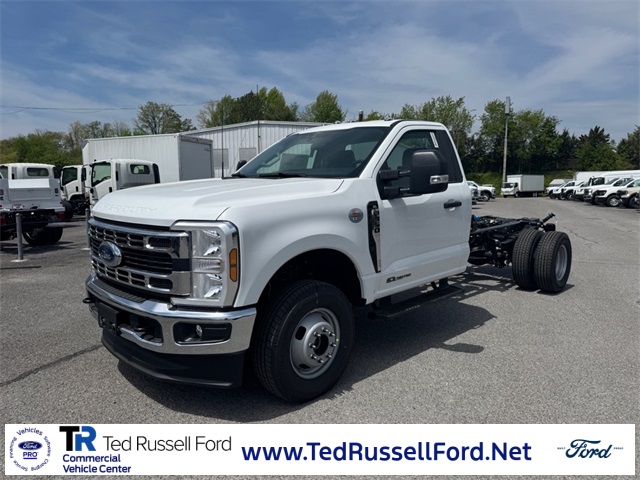 2025 Ford F-350 Super Duty Chassis Cab XL's photo