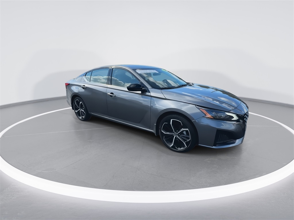 2024 Nissan Altima 2.5 SR photo 2