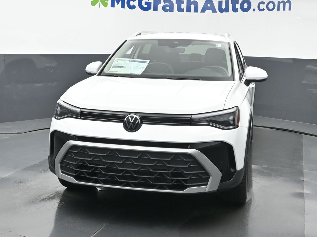 2025 Volkswagen Taos SE photo 3