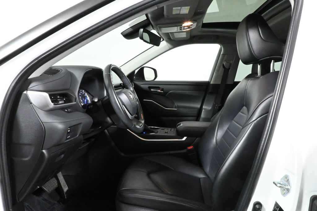 2022 Toyota Highlander Hybrid XLE photo 3