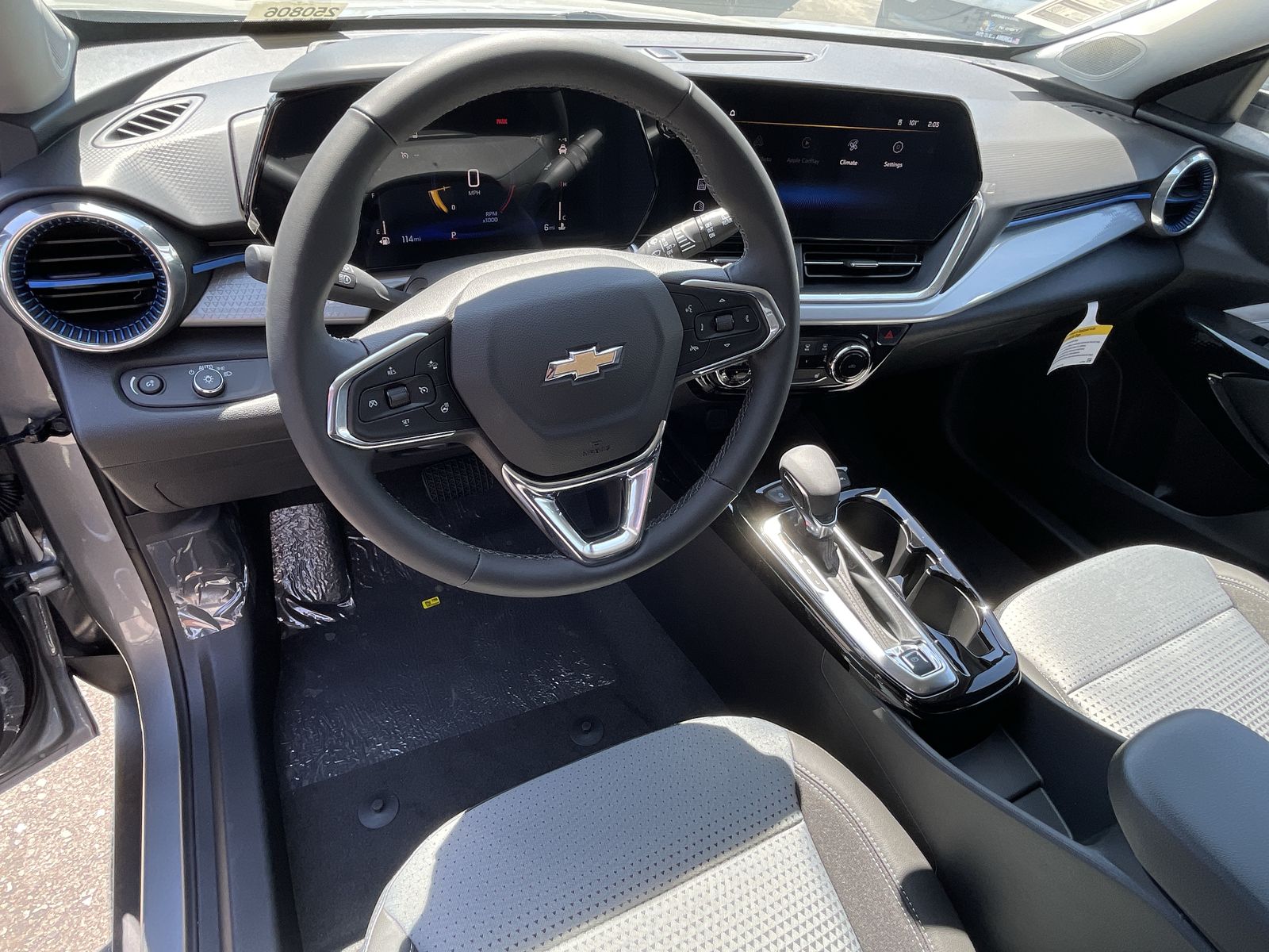 2025 Chevrolet Trax LT photo 10