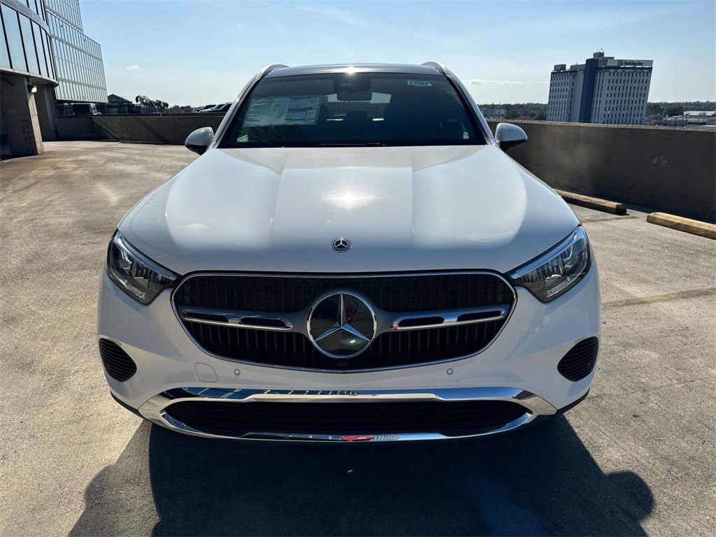 2025 Mercedes Benz GLC 300 photo 2