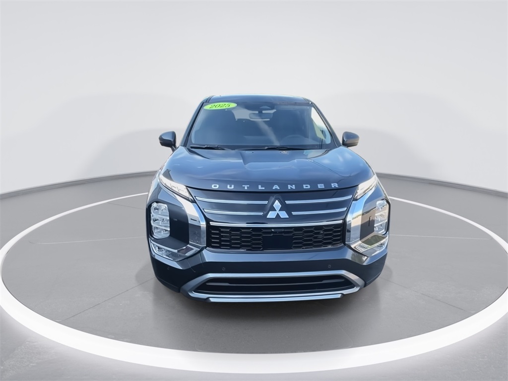 2025 Mitsubishi Outlander SE photo 3