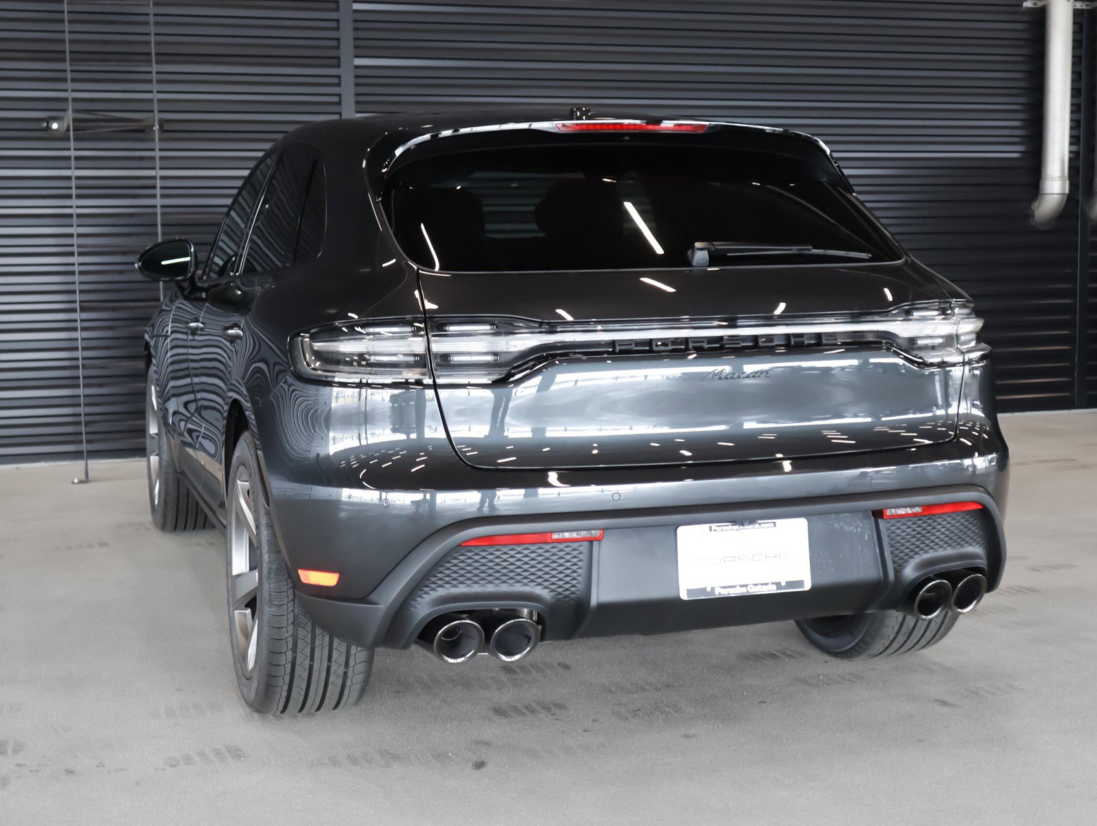 2025 Porsche Macan T photo 3