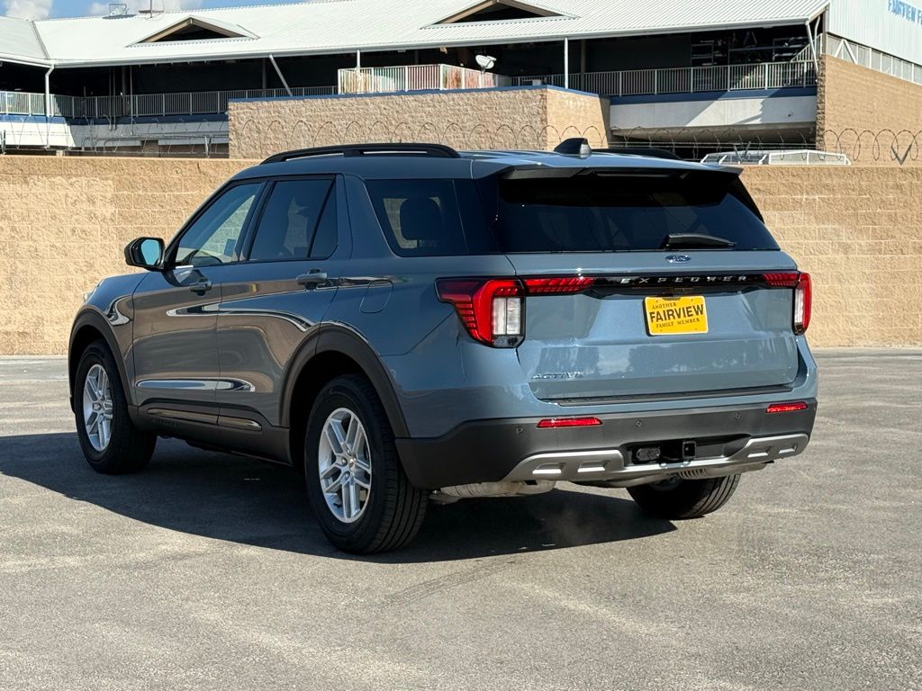 2026 Ford Explorer photo 4