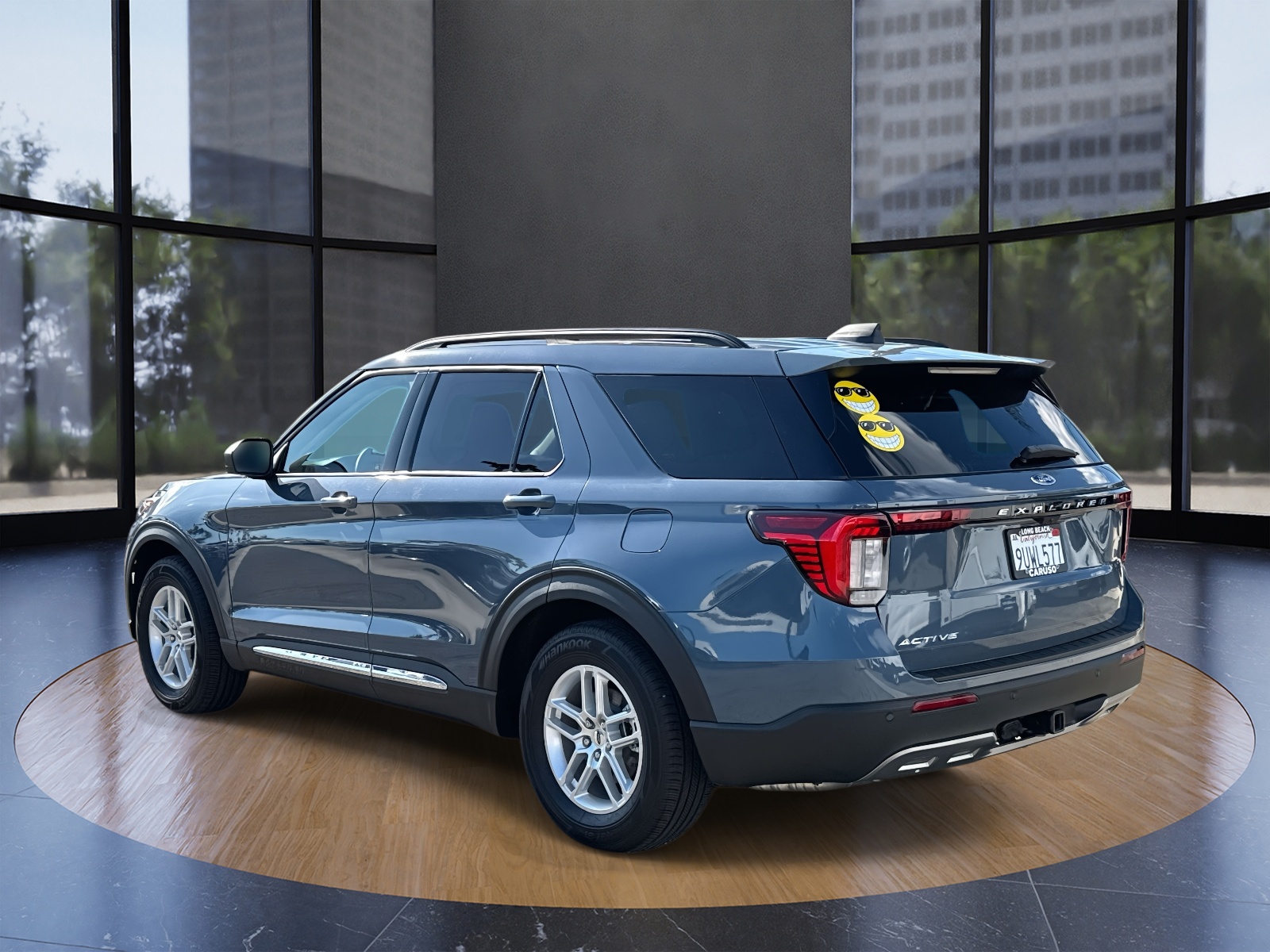 2025 Ford Explorer photo 4