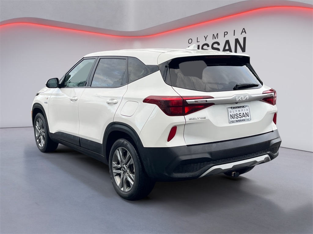 2023 Kia Seltos LX photo 2
