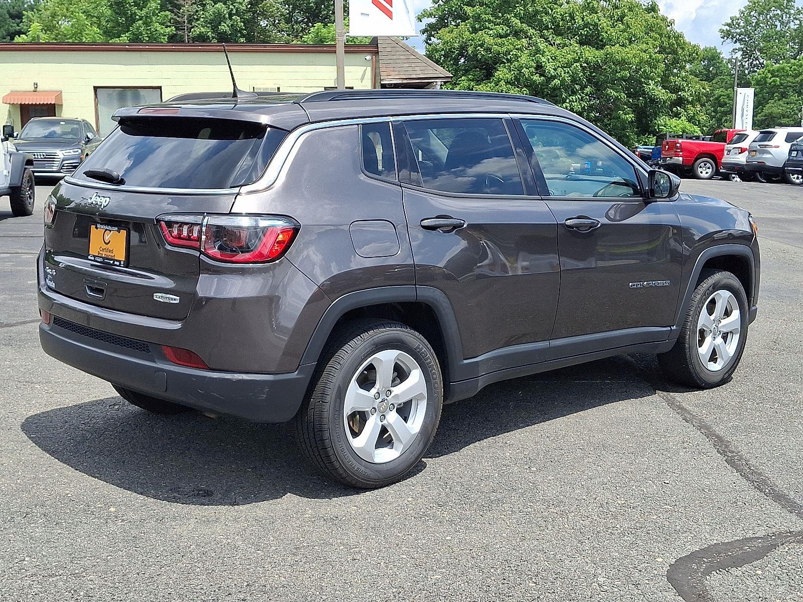 2021 Jeep Compass Latitude photo 3