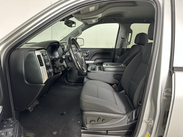 2018 Chevrolet Silverado 1500 LT photo 2