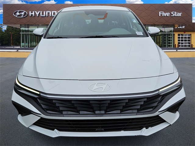 2025 Hyundai Elantra SE photo 2