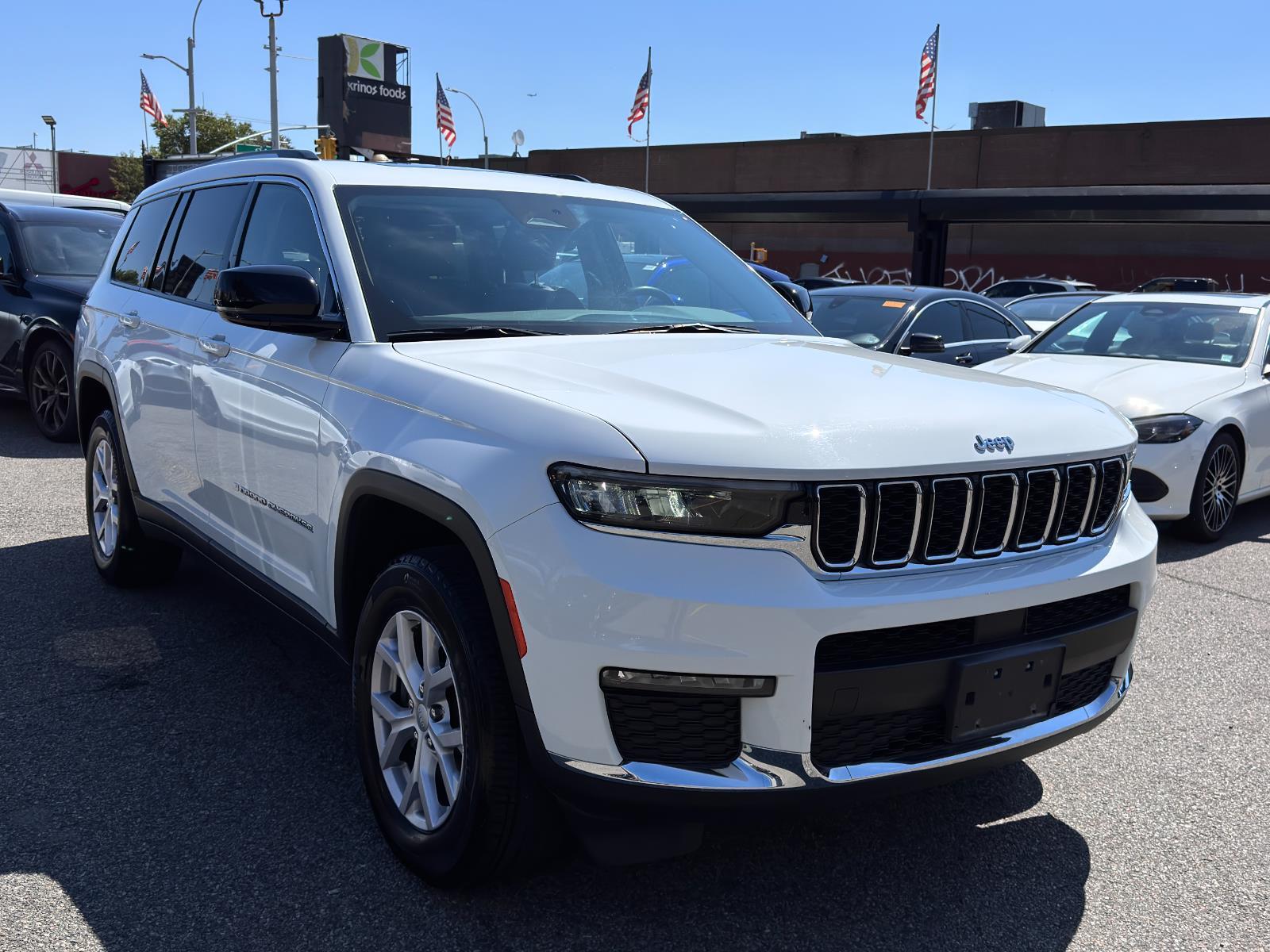 2022 Jeep Grand Cherokee Limited photo 3