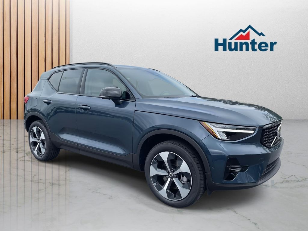 2026 Volvo XC40 Plus