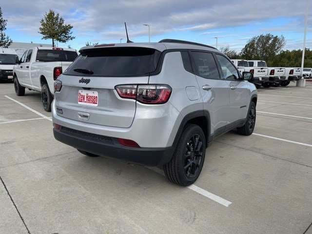 2026 Jeep Compass Latitude Altitude photo 3
