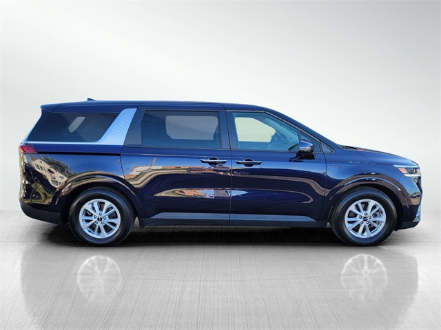 2024 Kia Carnival LX photo 2