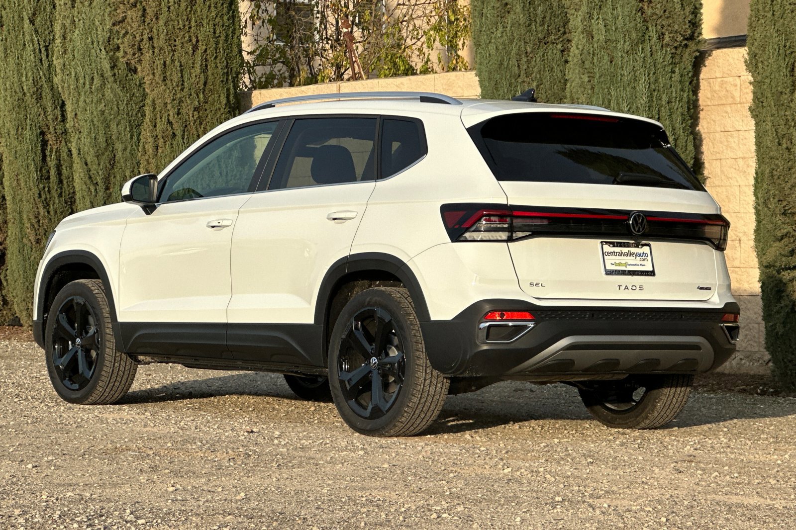 2026 Volkswagen Taos SEL photo 4