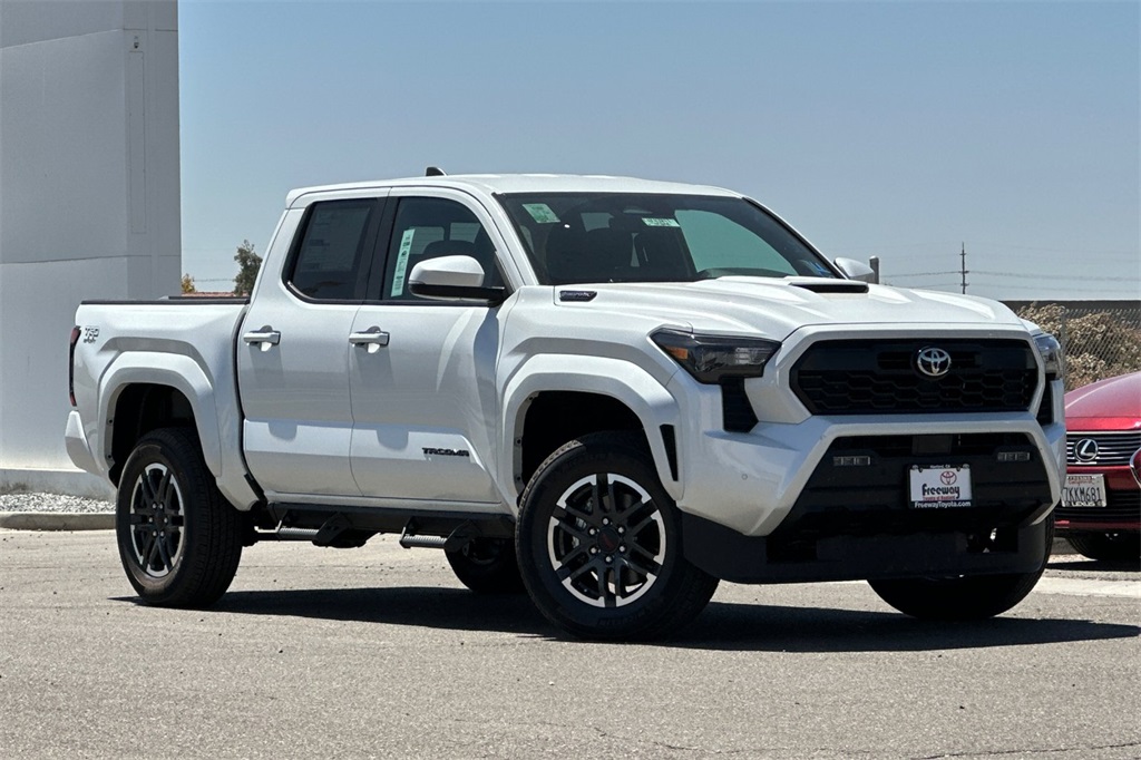 2025 Toyota Tacoma TRD Sport 4x4 Double Cab photo 2