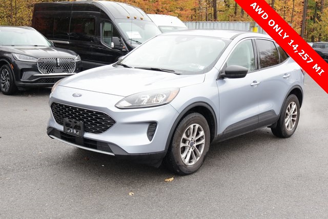 2022 Ford Escape SE photo 3