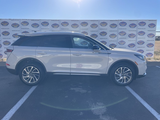 2021 Lincoln Corsair Base's photo