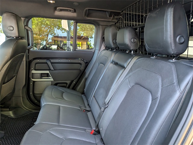 2023 Land Rover Defender 110 S photo 21