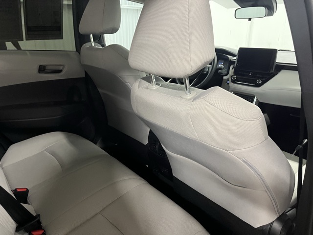 2023 Toyota Corolla Cross LE photo 18