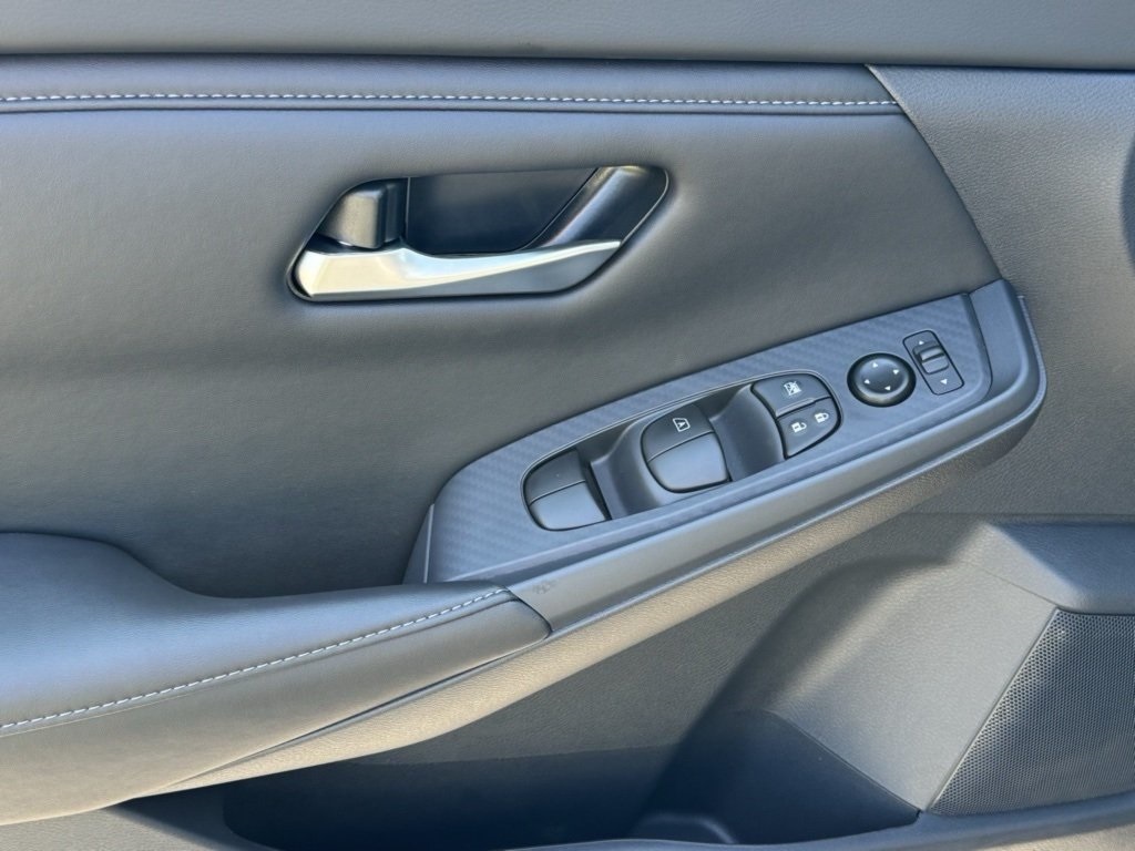 2025 Nissan Sentra SV photo 13