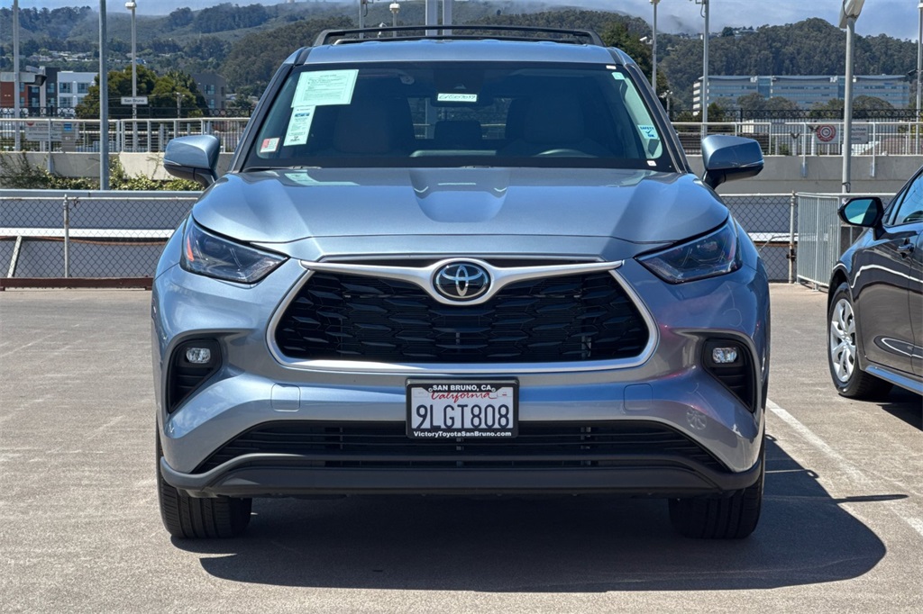 2024 Toyota Highlander LE photo 9