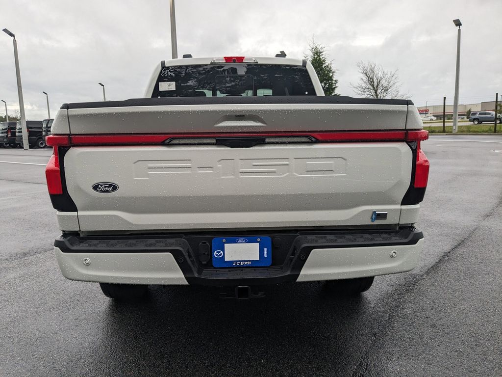 2025 Ford F-150 Lightning Platinum photo 5