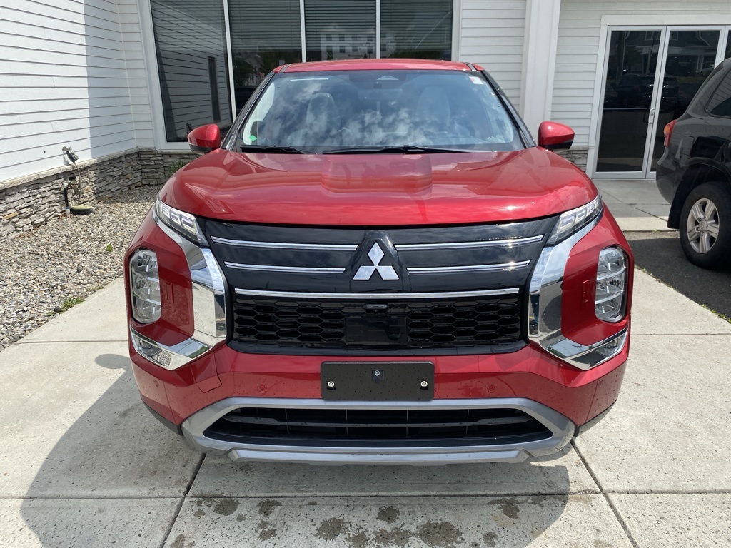 2025 Mitsubishi Outlander SE photo 2