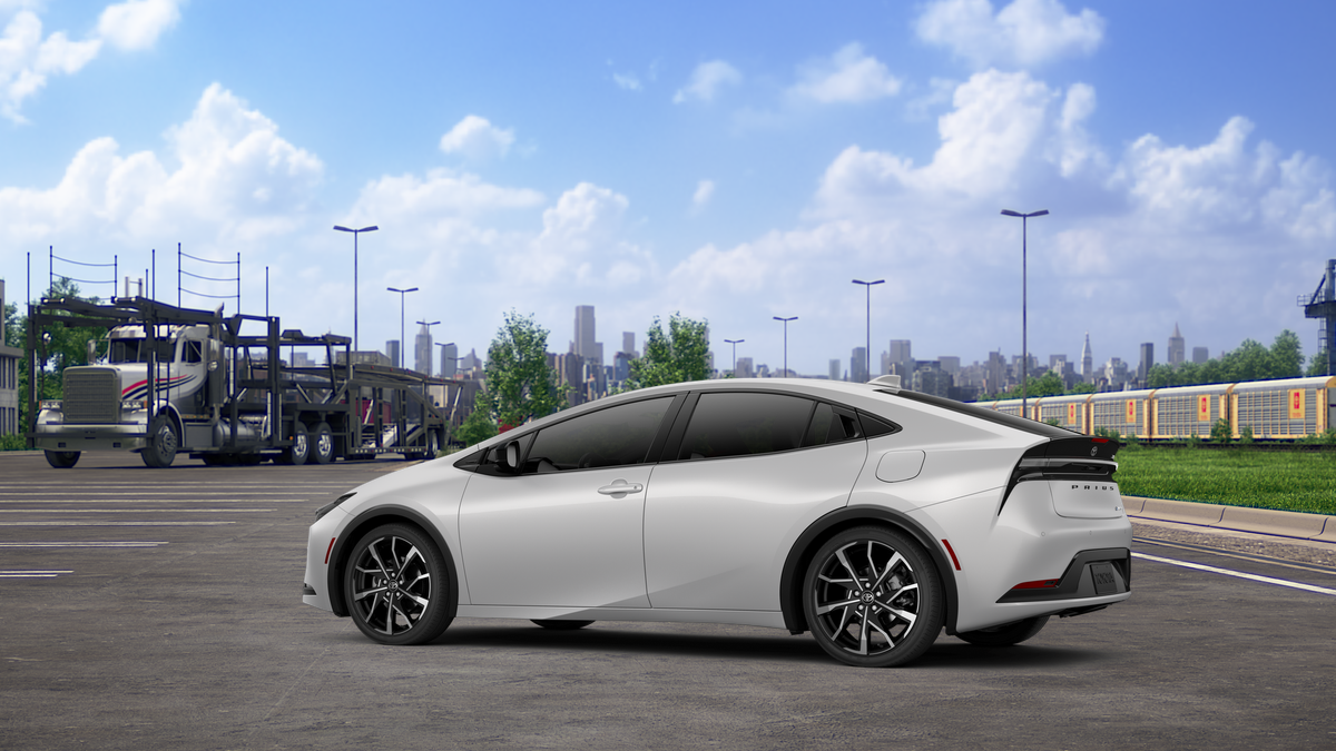 2026 Toyota Prius Plug-in Hybrid XSE photo 5