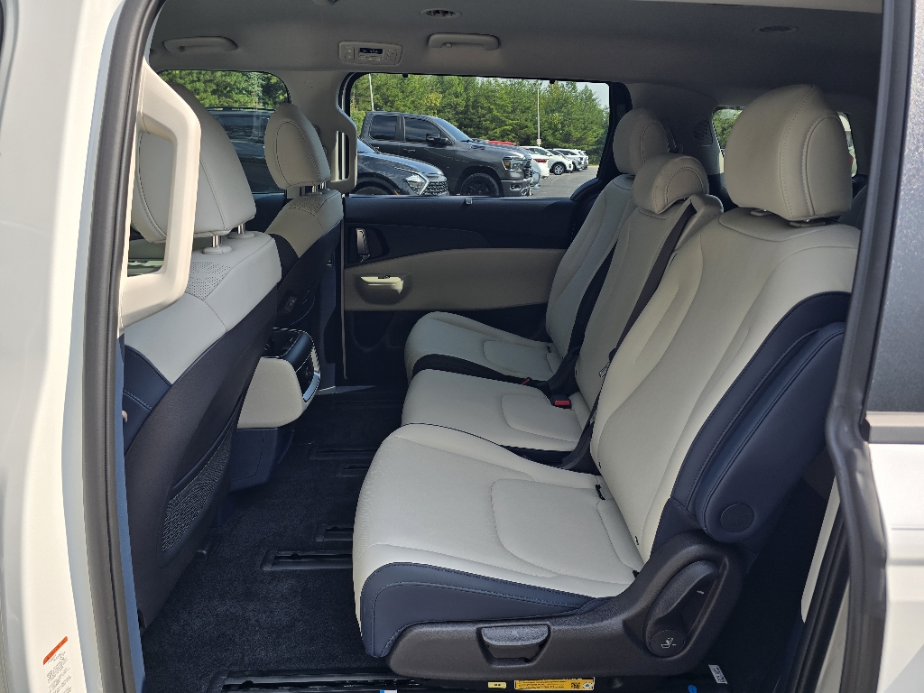 2026 Kia Carnival EX photo 4