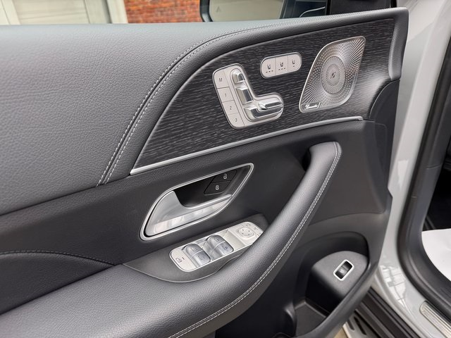 2025 Mercedes Benz GLS 450 4MATIC photo 10