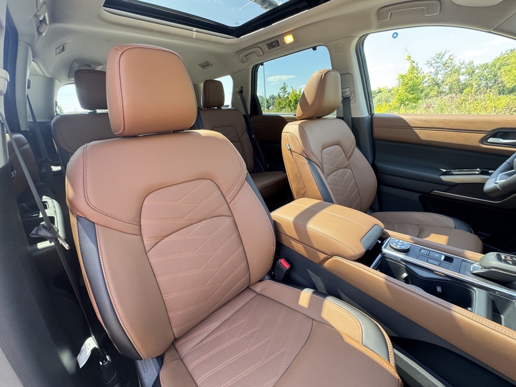 2025 Nissan Pathfinder Platinum photo 24