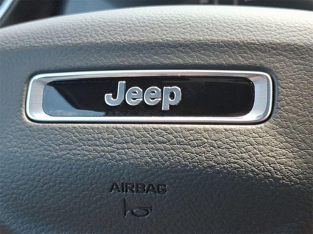 2025 Jeep Grand Cherokee Limited photo 14