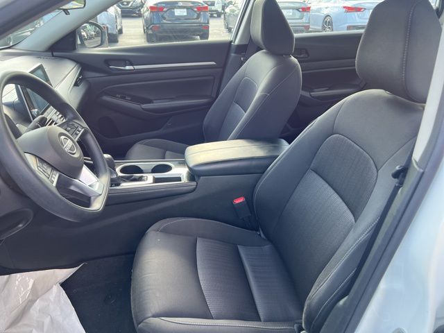 2023 Nissan Altima 2.5 SV photo 8