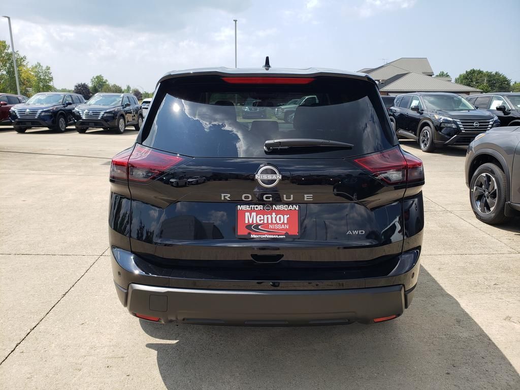 2026 Nissan Rogue SV photo 4