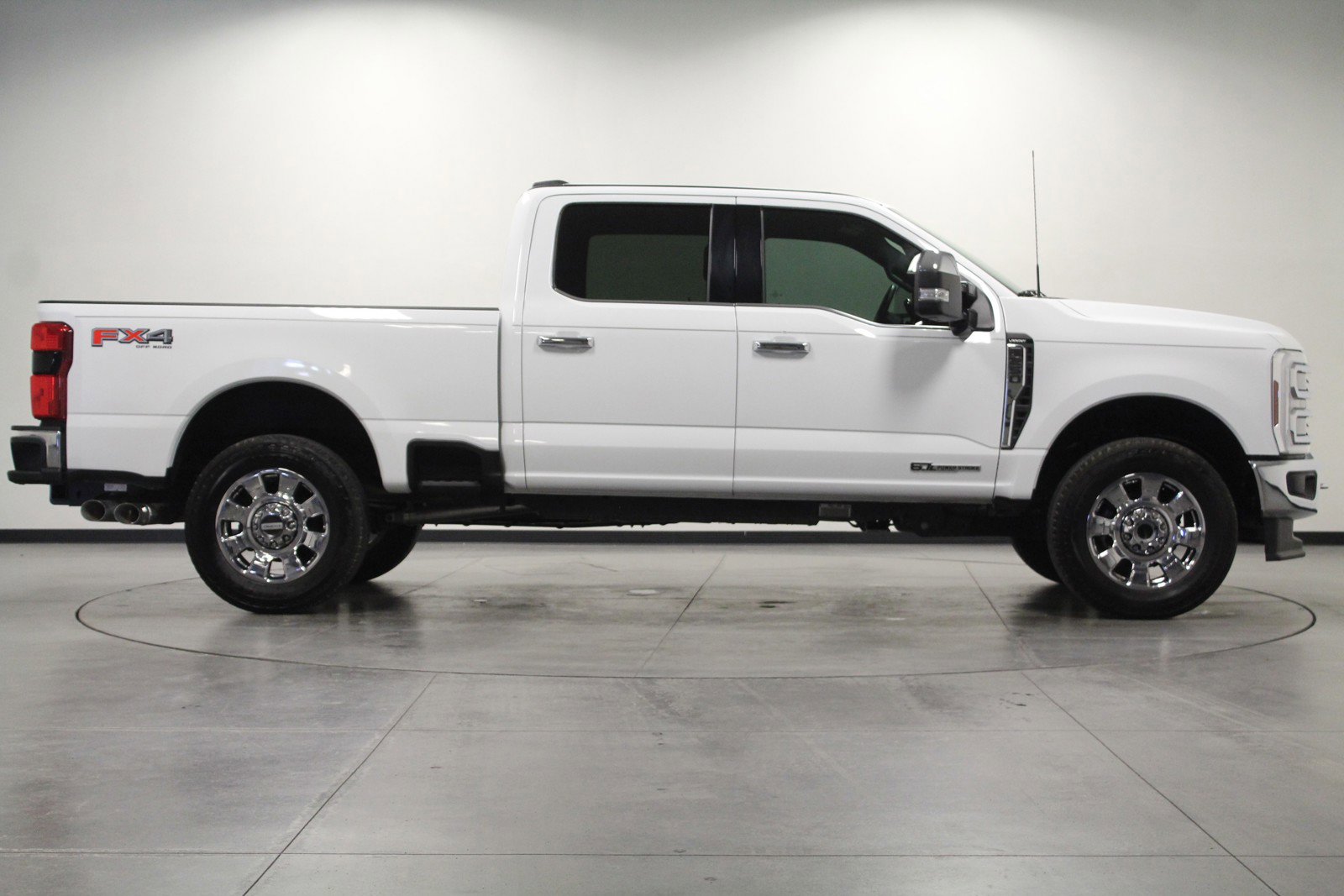 2024 Ford F-250 Lariat photo 2