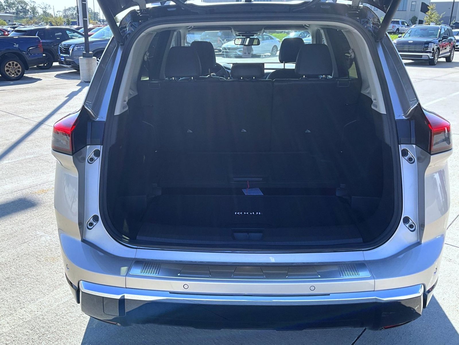 2026 Nissan Rogue Platinum photo 7