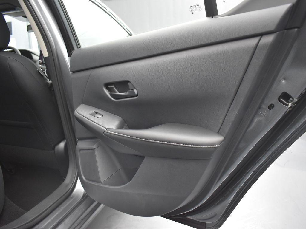2025 Nissan Sentra SV photo 18