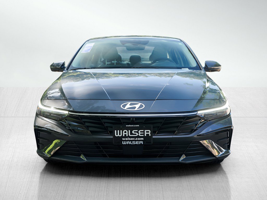 2025 Hyundai Elantra Limited photo 2