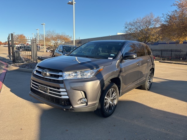 2019 Toyota Highlander LE Plus's photo
