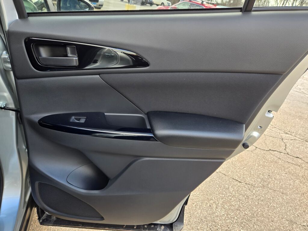 2025 Mitsubishi Eclipse Cross LE photo 6