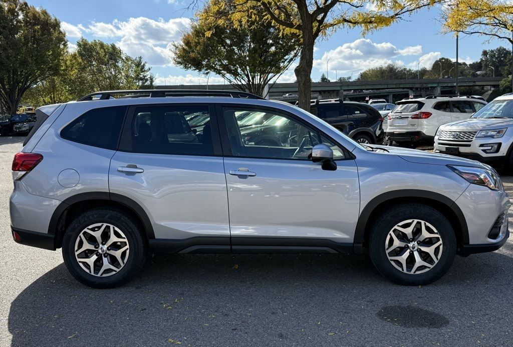 2022 Subaru Forester Premium photo 4