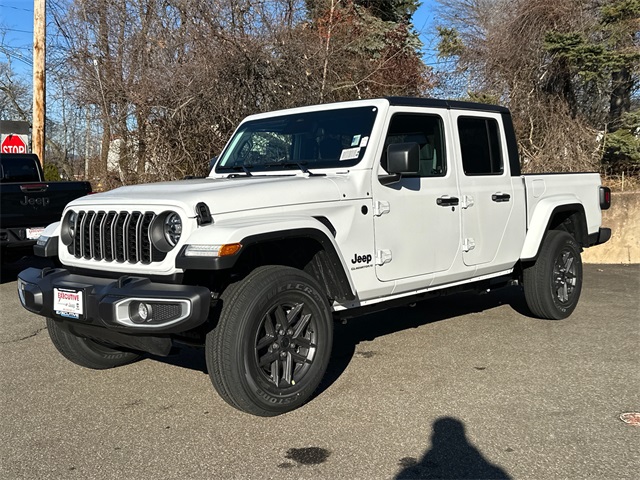 2026 Jeep Gladiator Sport S's photo