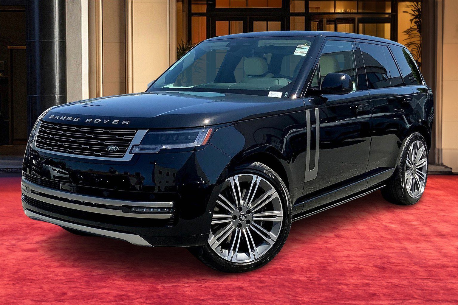 2025 Land Rover Range Rover SE's photo