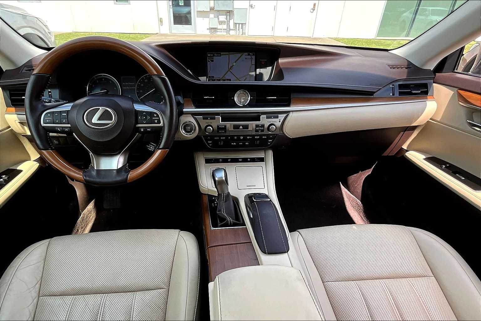 2016 Lexus ES 350 photo 12