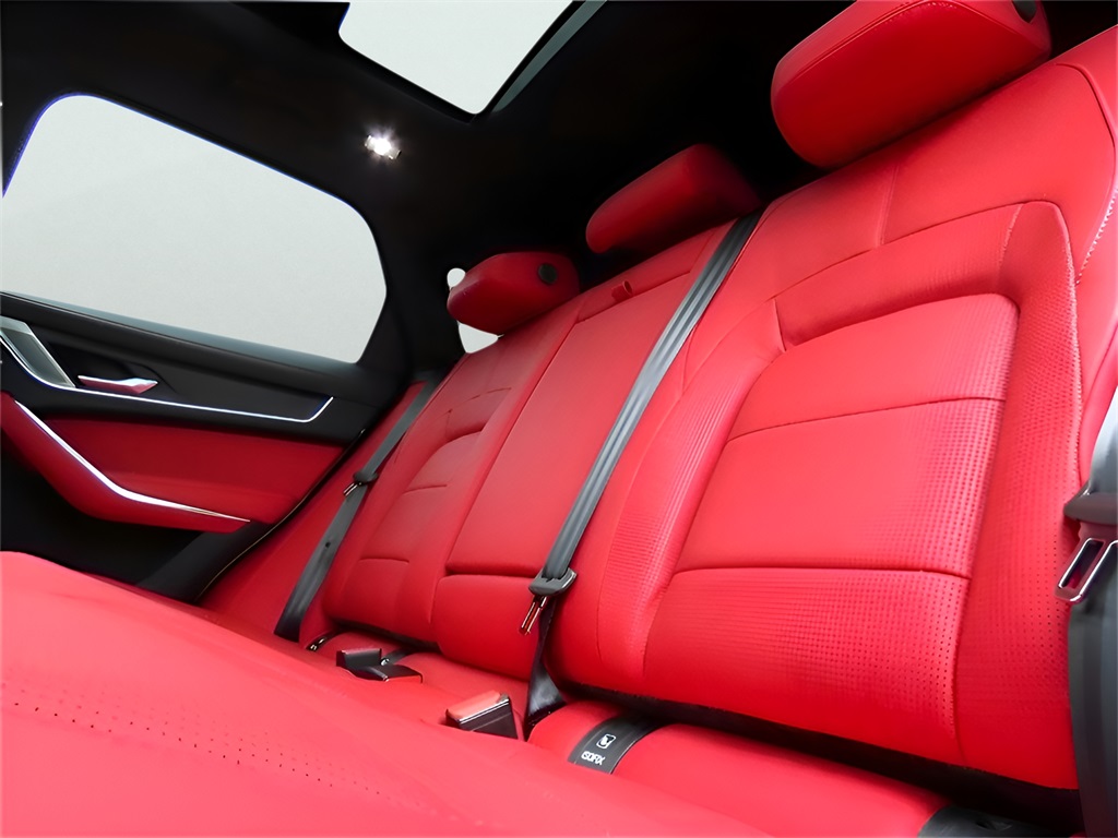 2025 Jaguar F-PACE P400 R-Dynamic S photo 19