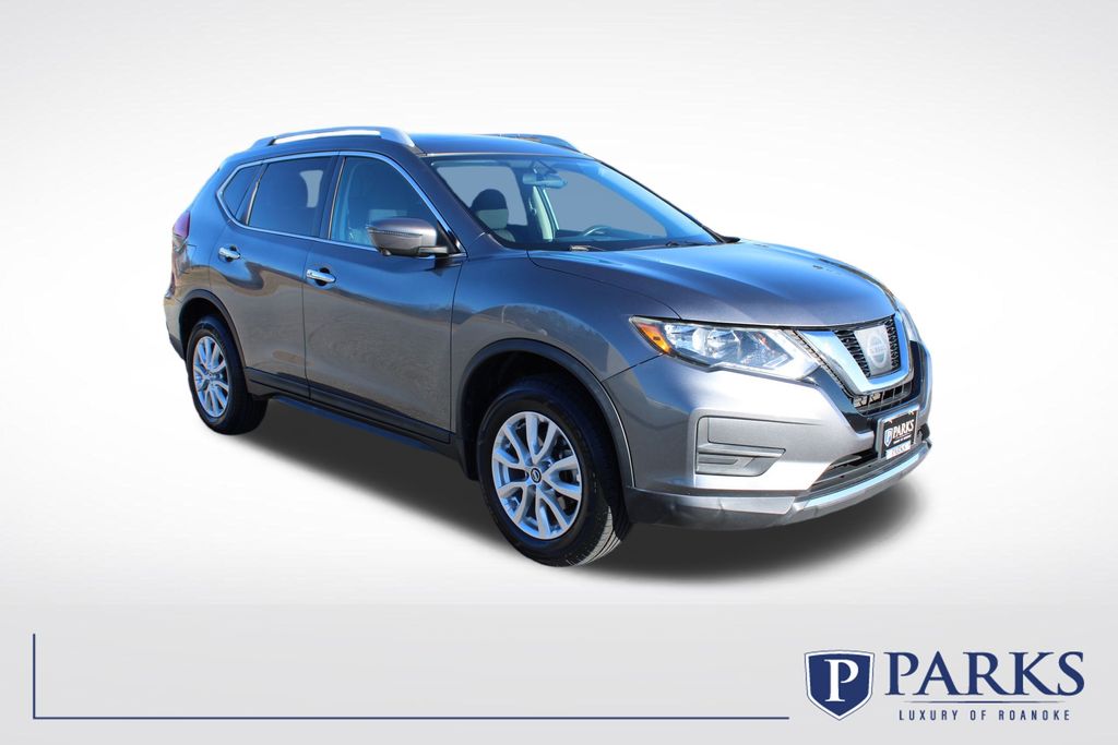 2017 Nissan Rogue SV's photo